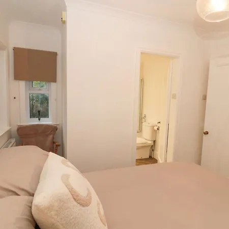 28 Manor Road