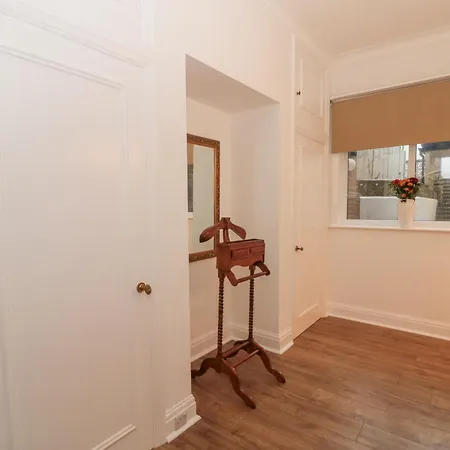 28 Manor Road Скарборо