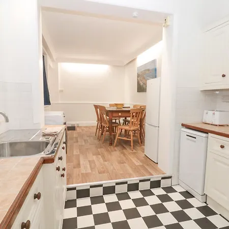 Апартаменты 28 Manor Road *