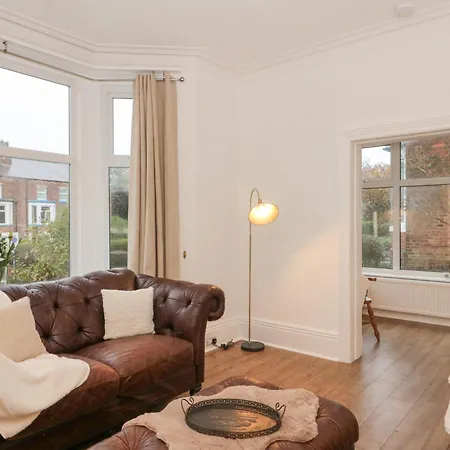 28 Manor Road *